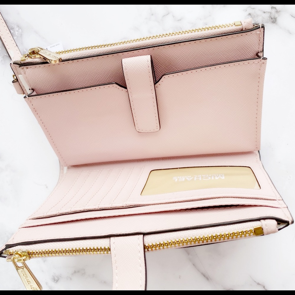 SALE‼️‼️ 💕NWT Michael Kors Wristlet Pink - Picture 2 of 8